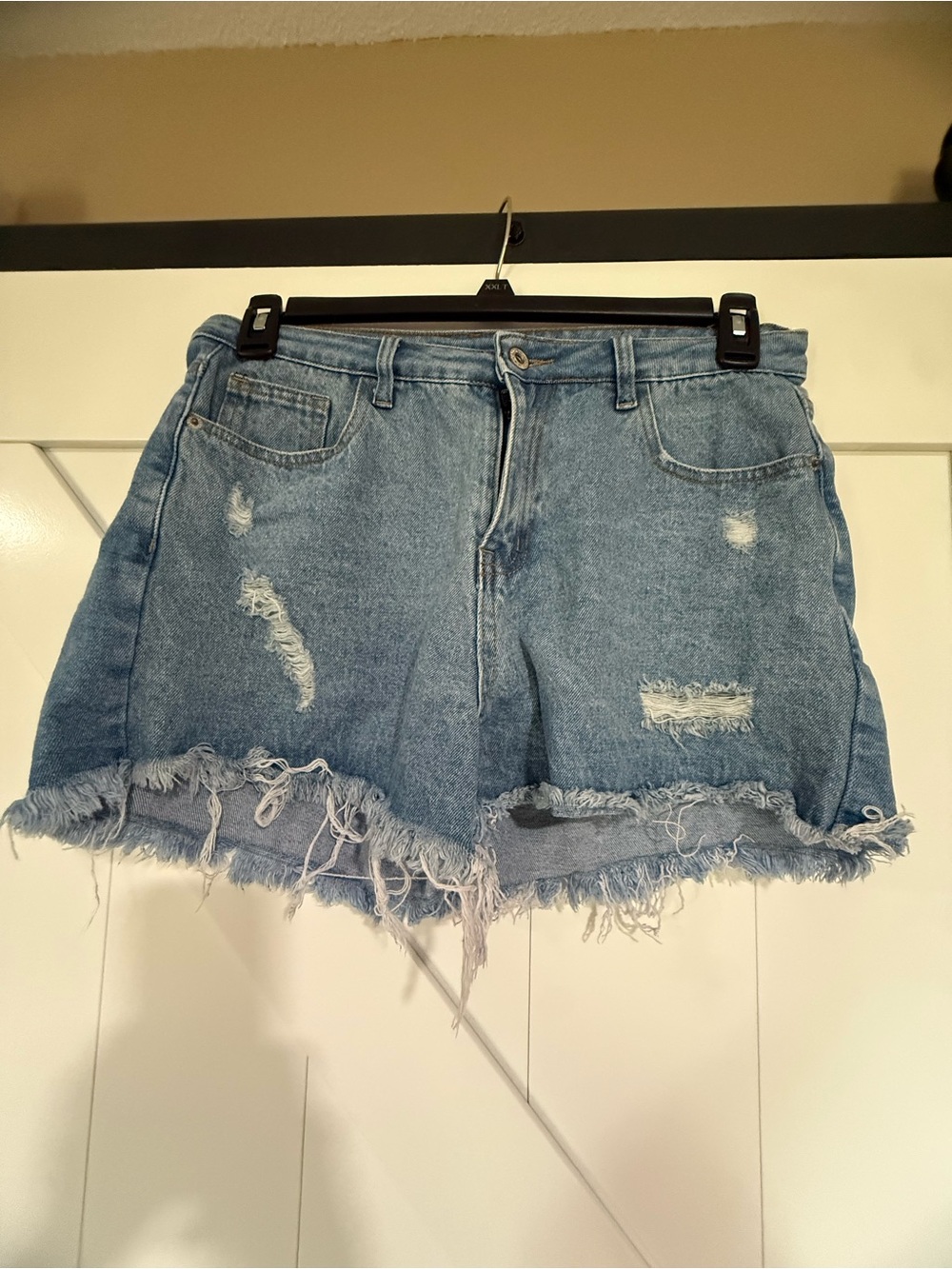 Frayed Hem Distressed Denim Shorts - Light Blue